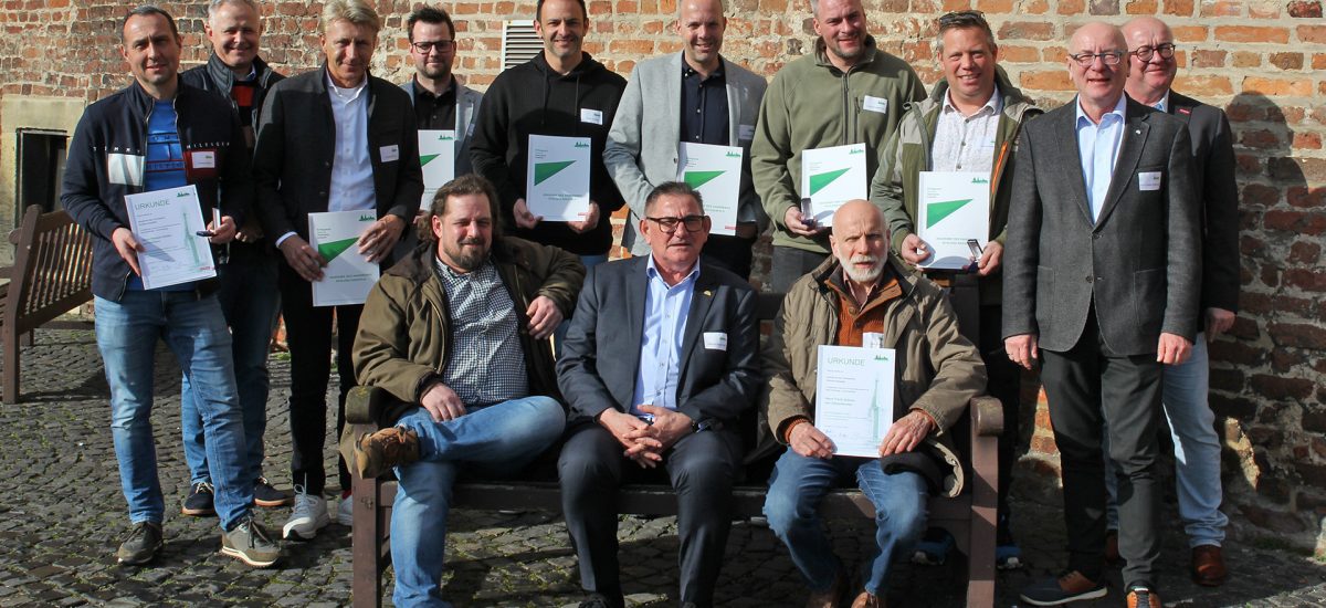 Rekord-Ehrungen im Fachseminar für Fliesen-, Estrich- und Naturstein-Sachverständige