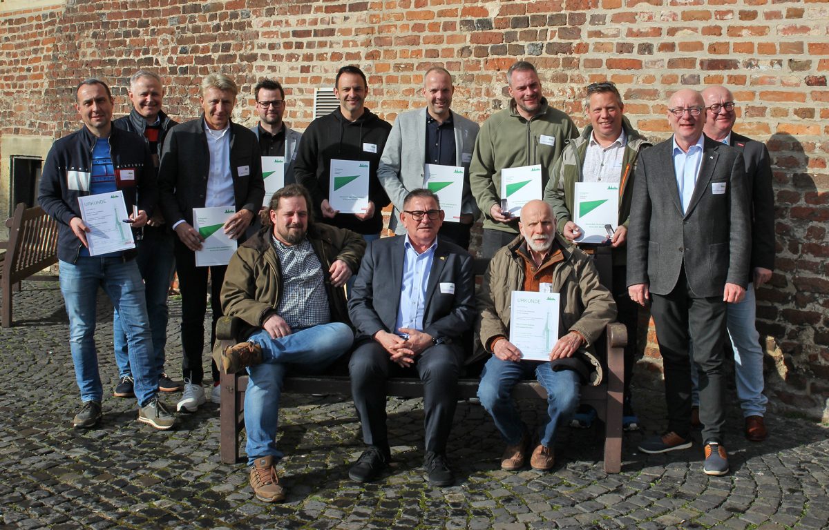 Rekord-Ehrungen im Fachseminar für Fliesen-, Estrich- und Naturstein-Sachverständige